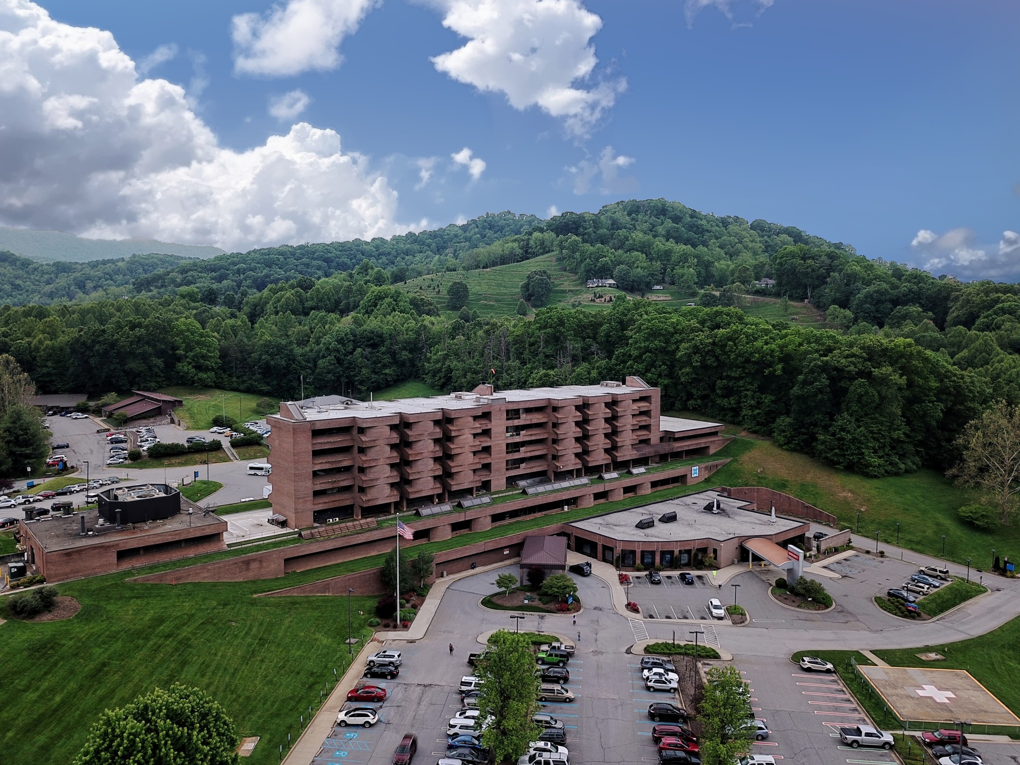 Streaker runs throughout N.C. hospital after setting fire in bathroom - Vimarsana News